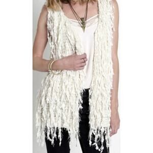 A6 Umgee Shaggy Vest Beige & Brown Knit V-Neck Fringe Design Sleeveless Size M